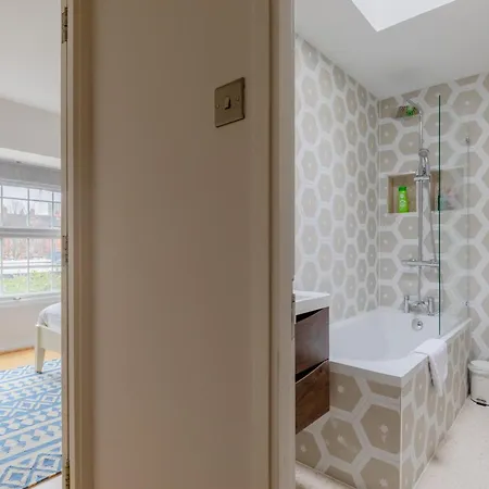 Cosy 4bd Flat In Stockwell With Private Patio Apartment London
