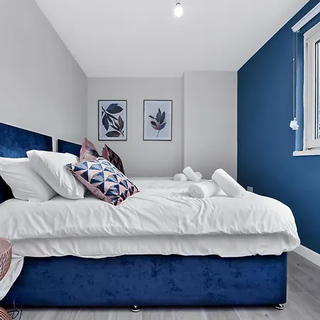 Lovely 4 Bedroom With Outdoor Space Apartment London