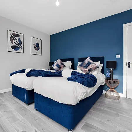 Lovely 4 Bedroom With Outdoor Space