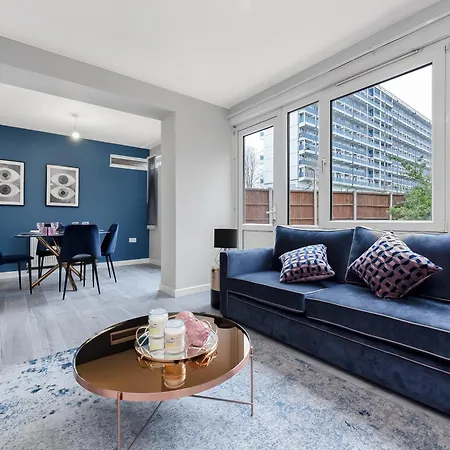 Lovely 4 Bedroom With Outdoor Space *