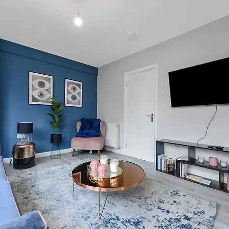 Lovely 4 Bedroom With Outdoor Space