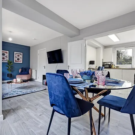 Apartment Lovely 4 Bedroom With Outdoor Space