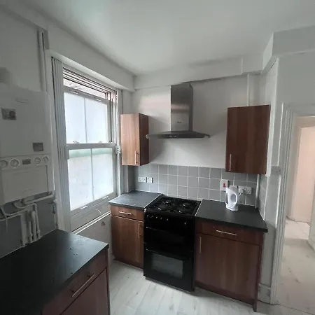 One Bedroom Flat Sw8 * London
