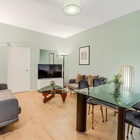 Stunning 2br Flat Btw Soho & Covent Garden London