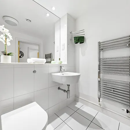 Bright Canning Town Fbs Long Term Retreat * London