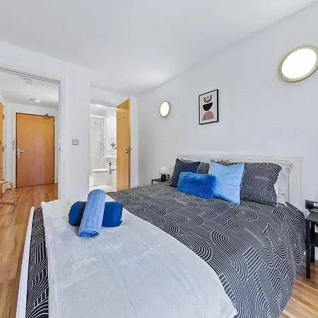 Apartment Bright Canning Town Fbs Long Term Retreat
