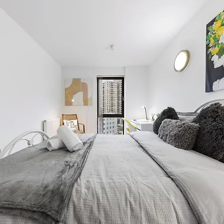 Apartment Bright Canning Town Fbs Long Term Retreat London
