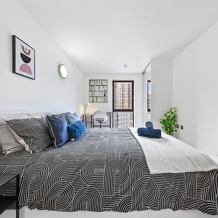 Bright Canning Town Fbs Long Term Retreat * London