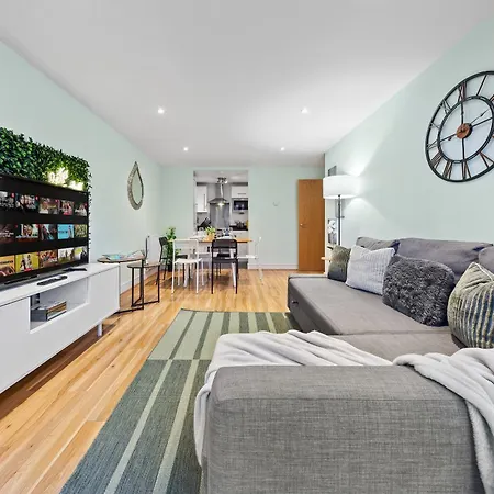 Bright Canning Town Fbs Long Term Retreat Apartment