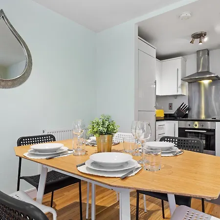 Apartment Bright Canning Town Fbs Long Term Retreat