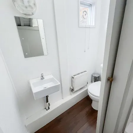 Chic 2-bedroom Flat In Farringdon Barbican Centre Holiday home London