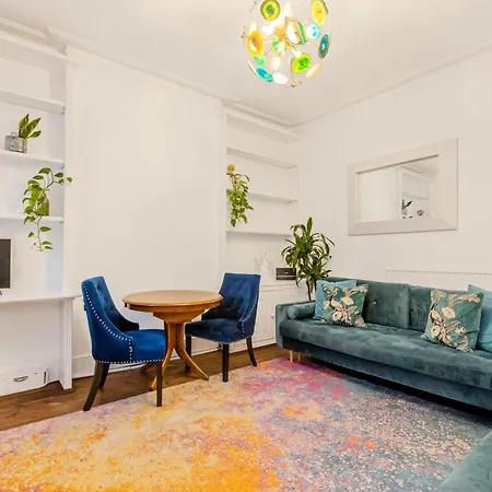 New Listing! 1br In London, 5 Min Tube