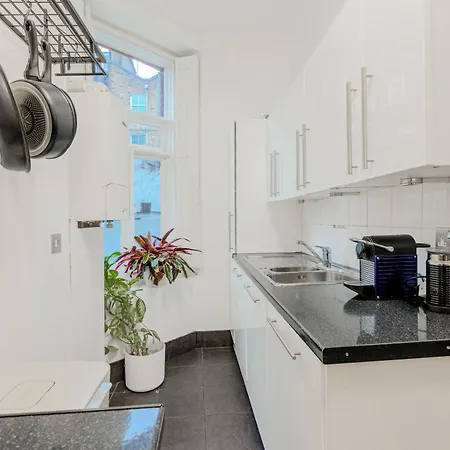 New Listing! 1br In London, 5 Min Tube London