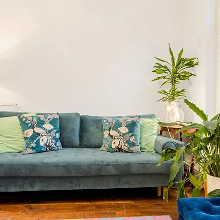New Listing! 1br In London, 5 Min Tube Apartment