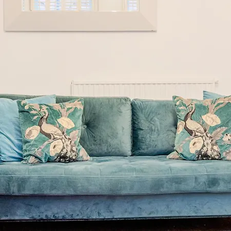 Apartment New Listing! 1br In London, 5 Min Tube