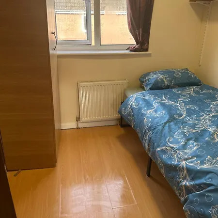 Single Near Excel Homestay *