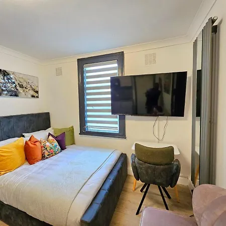 Sensational London-callcott * London