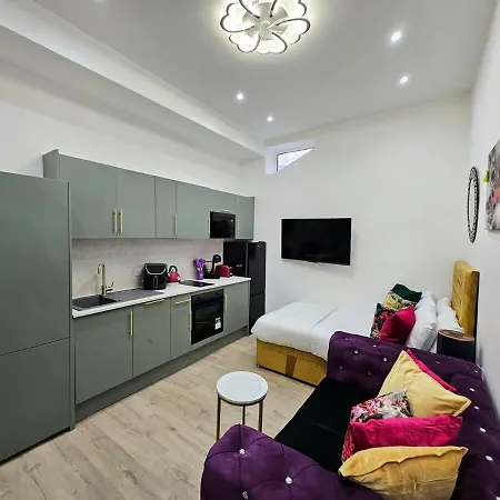 Sensational London-callcott * London