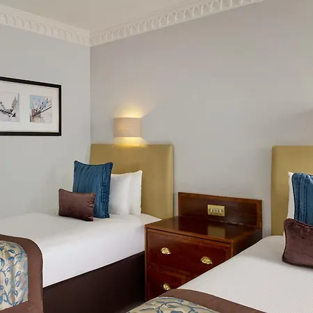 The Tower Hotel, Hotel 4*