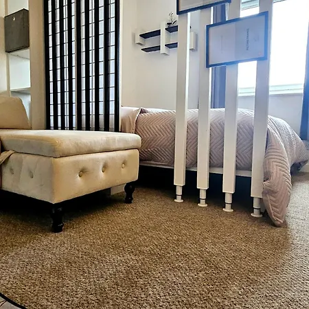 New Refurbished Flat - Canary Wharf Apartment