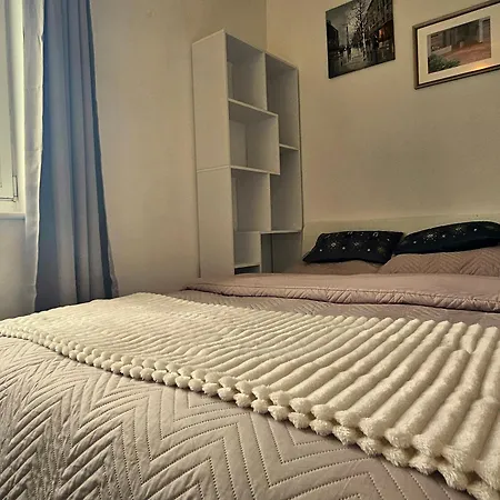 New Refurbished Flat - Canary Wharf *