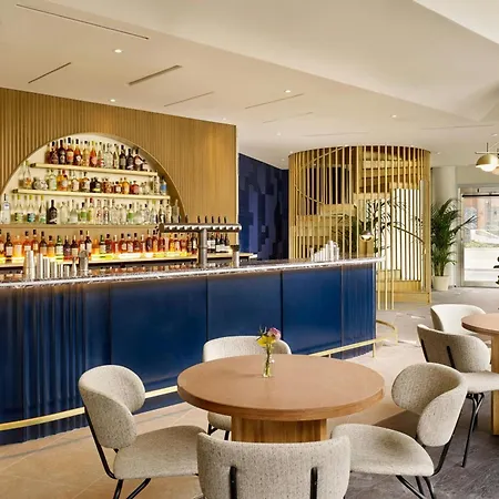 Montcalm East, Autograph Collection 5*