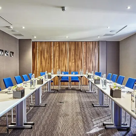Montcalm East, Autograph Collection Hotel 5*
