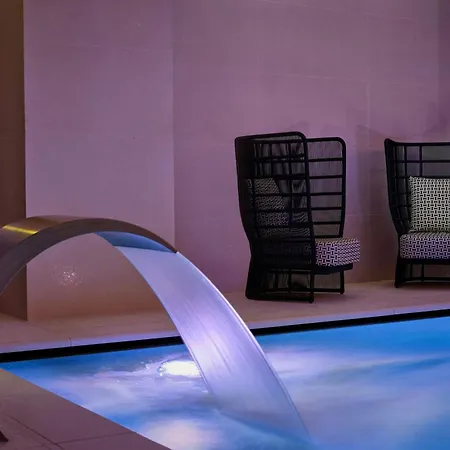 Montcalm East, Autograph Collection 5*