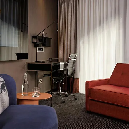 Montcalm East, Autograph Collection 5*