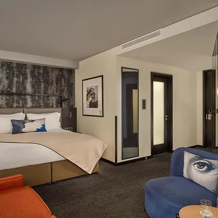 Montcalm East, Autograph Collection 5* London