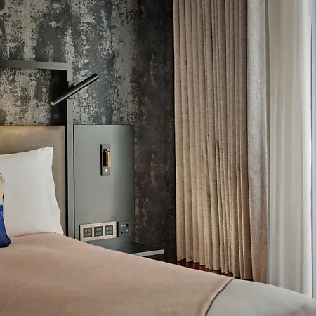Montcalm East, Autograph Collection Hotel 5*