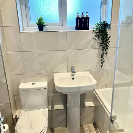 Holiday home Hale Lodge, Comfy For Families And Contractors London
