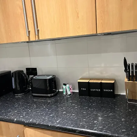 Hale Lodge, Comfy For Families And Contractors * London