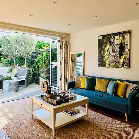 Lovely And Modern In * London
