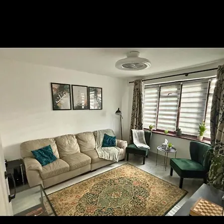 Holiday home South West London Semi-detached House Mitcham