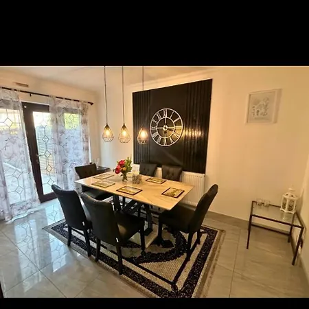 South West London Semi-detached House * Mitcham