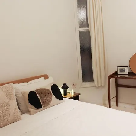 Bright & Spacious 2br Flat, Great Transport Links London