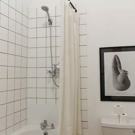 Bright & Spacious 2br Flat, Great Transport Links Apartment *
