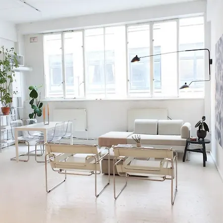 Bright & Spacious 2br Flat, Great Transport Links *