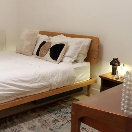 Bright & Spacious 2br Flat, Great Transport Links Apartment