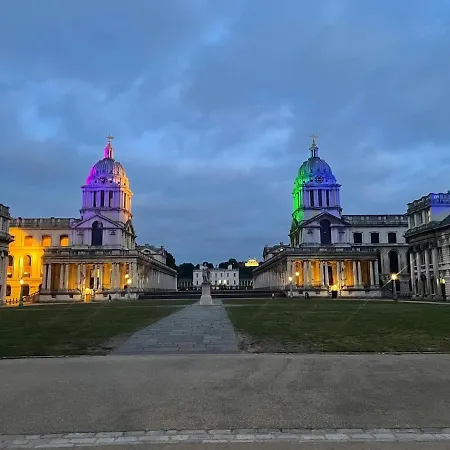 Situated In Greenwich Cutty Sark Riverside Apartment