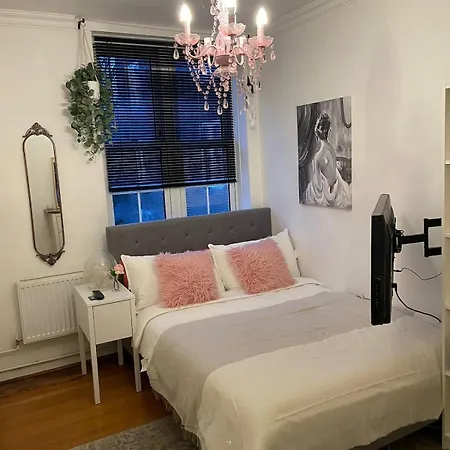 Situated In Greenwich Cutty Sark Riverside Apartment