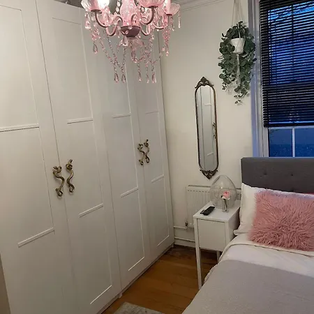Situated In Greenwich Cutty Sark Riverside * London