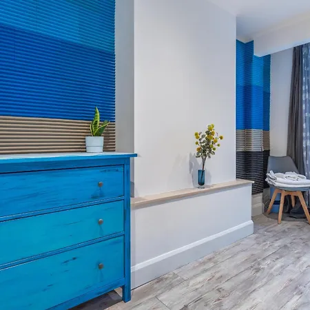 Bright & Stylish 4-bed In The Heart Of Morden * Morden (Greater London)