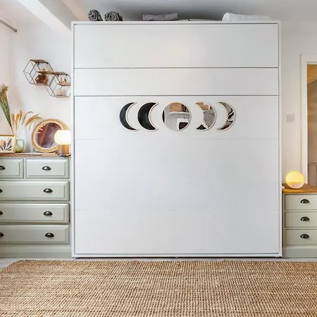 Bright & Stylish 4-bed In The Heart Of Morden *