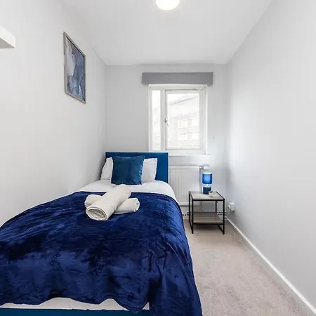 The Blue Hideaway - Spacious Battersea House With Private Garden London