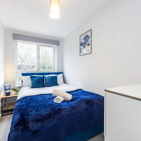 Apartment The Blue Hideaway - Spacious Battersea House With Private Garden London