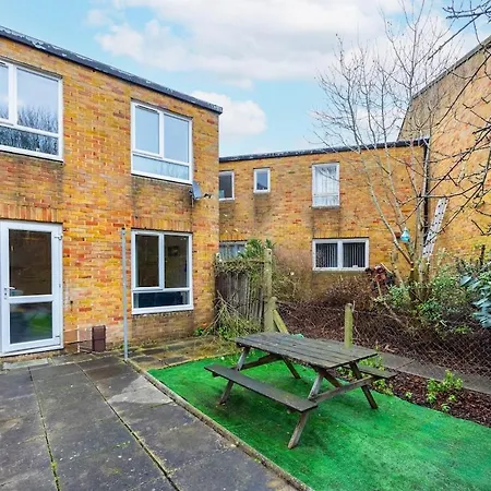 The Blue Hideaway - Spacious Battersea House With Private Garden * London