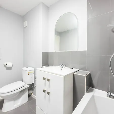 The Blue Hideaway - Spacious Battersea House With Private Garden