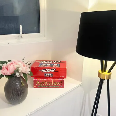 Cosy 1 Bedroom Flat In Apartment